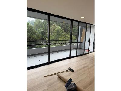 Apartamento de 2 alcobas en venta en Altos Del Poblado, Medellín, 126 m² · foto 3 de 5