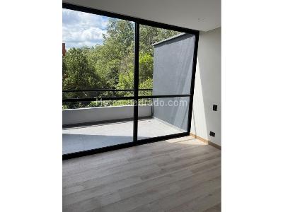 Apartamento de 2 alcobas en venta en Altos Del Poblado, Medellín, 126 m² · foto 4 de 5