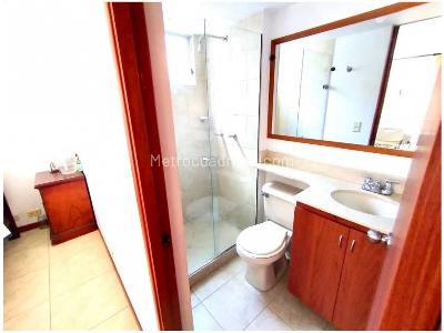 Apartamento en venta en Loma De Los Bernal, Medellín · foto 5 de 20