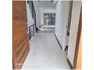 Casa de 3 alcobas en venta en Transversal Intermedia, Envigado, 265 m² · foto 2 de 18