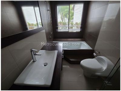 Casa de 4 alcobas en venta en Loma Del Chocho, Envigado, 240 m² · foto 9 de 20