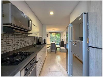 Casa de 3 alcobas en venta en El Poblado, Medellín, 198 m² · foto 2 de 13