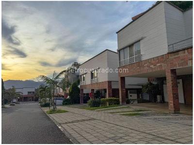 Casa de 3 alcobas en venta en El Poblado, Medellín, 198 m² · foto 13 de 13