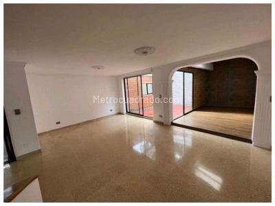 Casa de 4 alcobas en venta en Transversal Intermedia, Envigado, 204 m² · foto 3 de 20