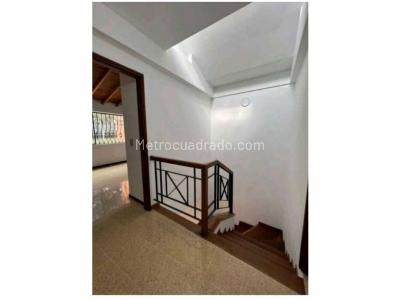 Casa de 4 alcobas en venta en Transversal Intermedia, Envigado, 204 m² · foto 12 de 20
