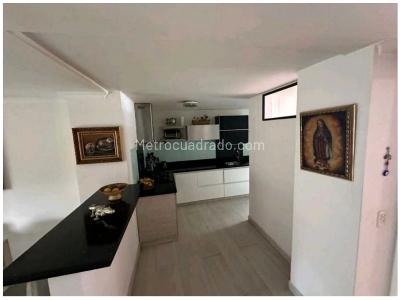 Casa de 3 alcobas en venta en Transversal Intermedia, Envigado, 260 m² · foto 3 de 20