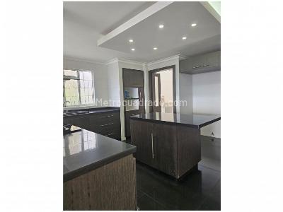 Casa de 5 alcobas en venta en El Poblado, Medellín, 420 m² · foto 10 de 20