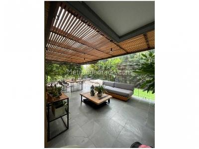 Casa de 3 alcobas en venta en Loma Del Escobero, Envigado, 300 m² · foto 2 de 20