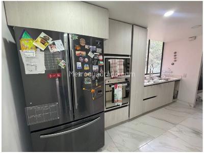 Apartamento de 3 alcobas en venta en El Poblado, Medellín, 169 m² · foto 8 de 18
