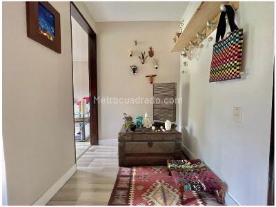 Apartamento de 2 alcobas en venta en El Poblado, Medellín, 90 m² · foto 10 de 14