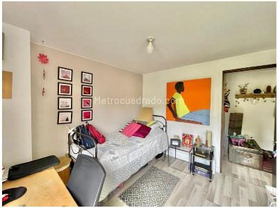 Apartamento de 2 alcobas en venta en El Poblado, Medellín, 90 m² · foto 13 de 14