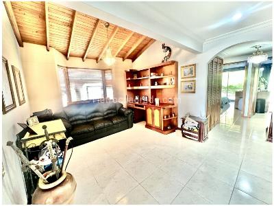 Casa de 3 alcobas en venta en El Poblado, Medellín, 345 m² · foto 8 de 19