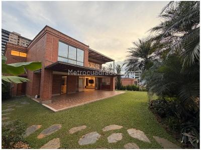 Casa de 3 alcobas en venta en El Poblado, Medellín, 416 m² · foto 2 de 20