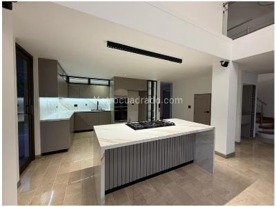 Casa de 3 alcobas en venta en El Poblado, Medellín, 416 m² · foto 4 de 20