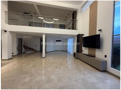 Casa de 3 alcobas en venta en El Poblado, Medellín, 416 m² · foto 9 de 20