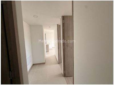 Apartamento de 3 alcobas en venta en Itagui Ciudad, Itagüí, 63 m² · foto 2 de 20