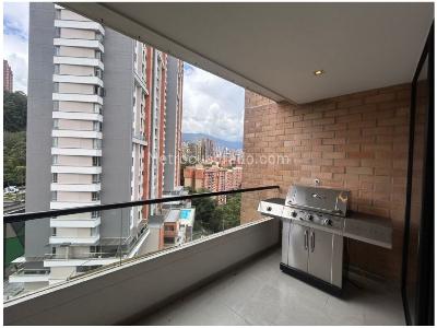 Apartamento de 2 alcobas en venta en El Poblado, Medellín, 94 m² · foto 2 de 18