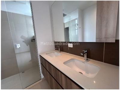 Apartamento de 2 alcobas en venta en El Poblado, Medellín, 94 m² · foto 13 de 18