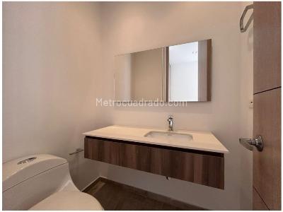 Apartamento de 2 alcobas en venta en El Poblado, Medellín, 94 m² · foto 17 de 18