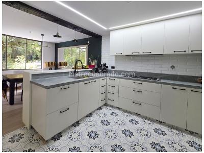 Casa de 3 alcobas en venta en Loma Del Chocho, Envigado, 330 m² · foto 9 de 20