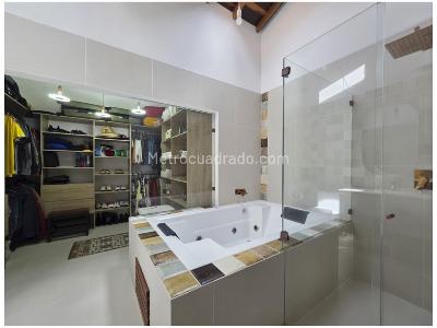 Casa de 3 alcobas en venta en Loma Del Chocho, Envigado, 330 m² · foto 20 de 20