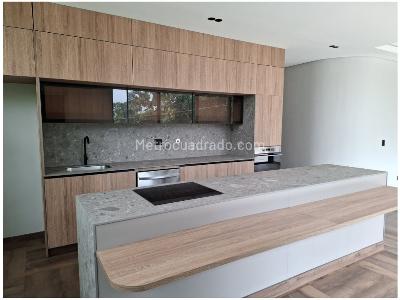 Apartamento de 2 alcobas en venta en El Poblado, Medellín, 178 m² · foto 2 de 20