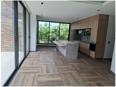 Apartamento de 2 alcobas en venta en El Poblado, Medellín, 178 m² · foto 10 de 20