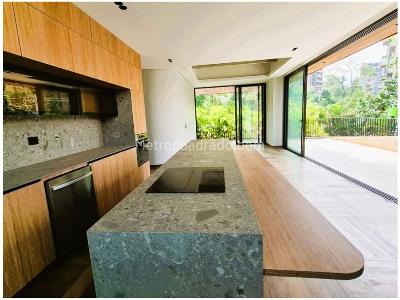Apartamento de 2 alcobas en venta en El Poblado, Medellín, 178 m² · foto 2 de 18