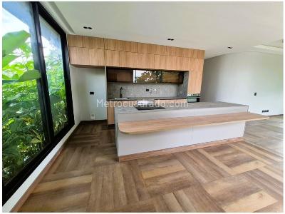 Apartamento de 2 alcobas en venta en El Poblado, Medellín, 178 m² · foto 8 de 18