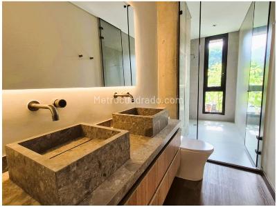 Apartamento de 2 alcobas en venta en El Poblado, Medellín, 178 m² · foto 17 de 18
