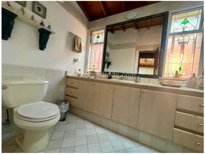 Casa de 3 alcobas en venta en Transversal Intermedia, Envigado, 290 m² · foto 10 de 17