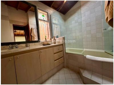 Casa de 3 alcobas en venta en Transversal Intermedia, Envigado, 290 m² · foto 11 de 17