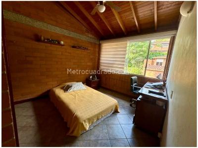 Casa de 3 alcobas en venta en Transversal Intermedia, Envigado, 290 m² · foto 15 de 17