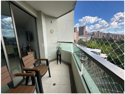 Apartamento de 3 alcobas en venta en Loma Del Tesoro, Medellín, 79 m² · foto 2 de 17