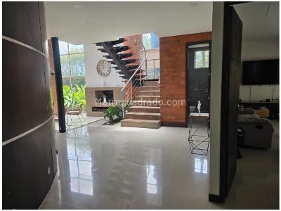 Casa de 4 alcobas en venta en Las Lomitas, Sabaneta, 460 m² · foto 11 de 20