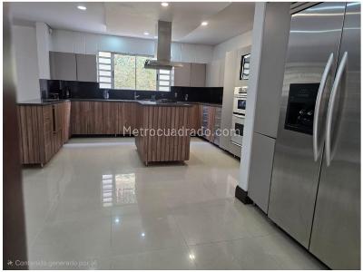 Casa de 4 alcobas en venta en Las Lomitas, Sabaneta, 460 m² · foto 13 de 20