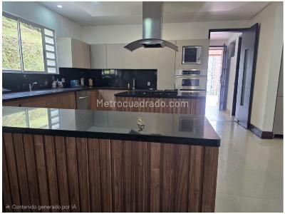 Casa de 4 alcobas en venta en Las Lomitas, Sabaneta, 460 m² · foto 15 de 20