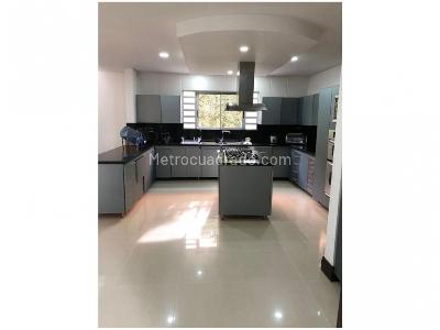 Casa de 4 alcobas en venta en Las Lomitas, Sabaneta, 460 m² · foto 16 de 20
