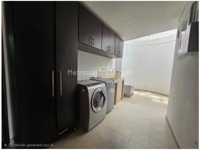 Casa de 4 alcobas en venta en Las Lomitas, Sabaneta, 460 m² · foto 17 de 20