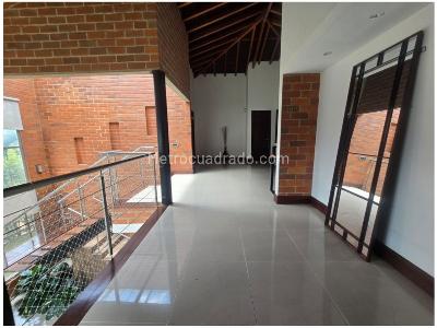 Casa de 4 alcobas en venta en Las Lomitas, Sabaneta, 460 m² · foto 18 de 20