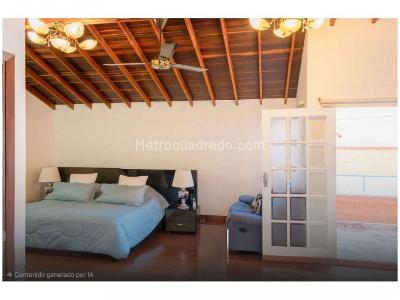 Casa de 5 alcobas en venta en San Jose, Sabaneta, 328 m² · foto 11 de 17