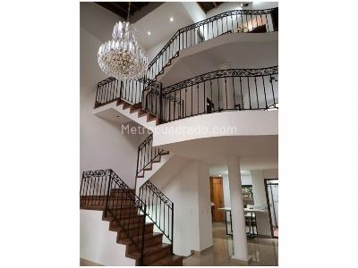 Casa de 4 alcobas en venta en San Jose, Sabaneta, 354 m² · foto 2 de 13
