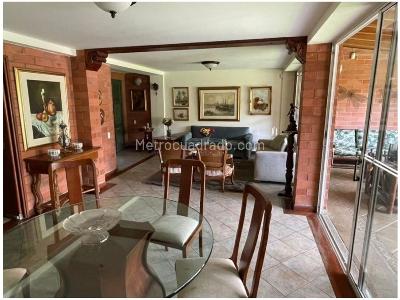 Casa de 3 alcobas en venta en Transversal Intermedia, Envigado, 235 m² · foto 2 de 13
