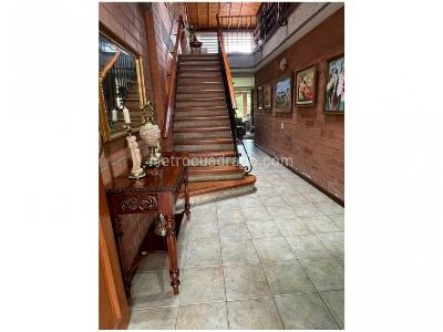 Casa de 3 alcobas en venta en Transversal Intermedia, Envigado, 235 m² · foto 4 de 13