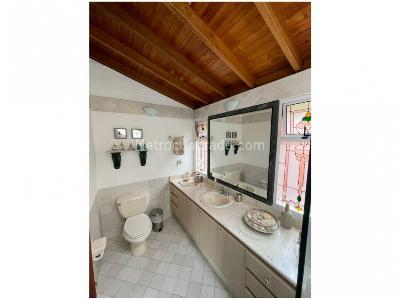 Casa de 3 alcobas en venta en Transversal Intermedia, Envigado, 235 m² · foto 9 de 13