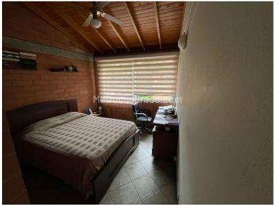 Casa de 3 alcobas en venta en Transversal Intermedia, Envigado, 235 m² · foto 10 de 13