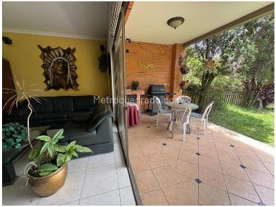 Casa de 3 alcobas en venta en Altos Del Poblado, Medellín, 345 m² · foto 3 de 17