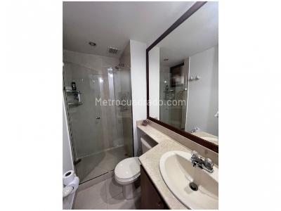 Apartamento de 2 alcobas en venta en El Poblado, Medellín, 121 m² · foto 17 de 18