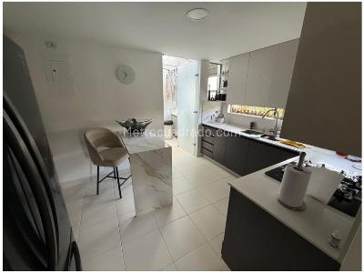 Casa de 3 alcobas en venta en Loma El Atravesado, Envigado, 252 m² · foto 2 de 7