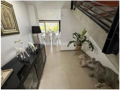 Casa de 3 alcobas en venta en Loma El Atravesado, Envigado, 252 m² · foto 4 de 7